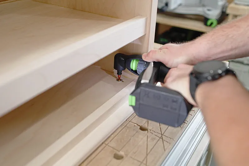 Close of angle chuck for drilling