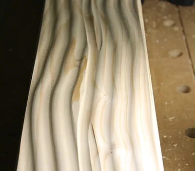 Planing effect similar to the effect produced when working with a scrub planer