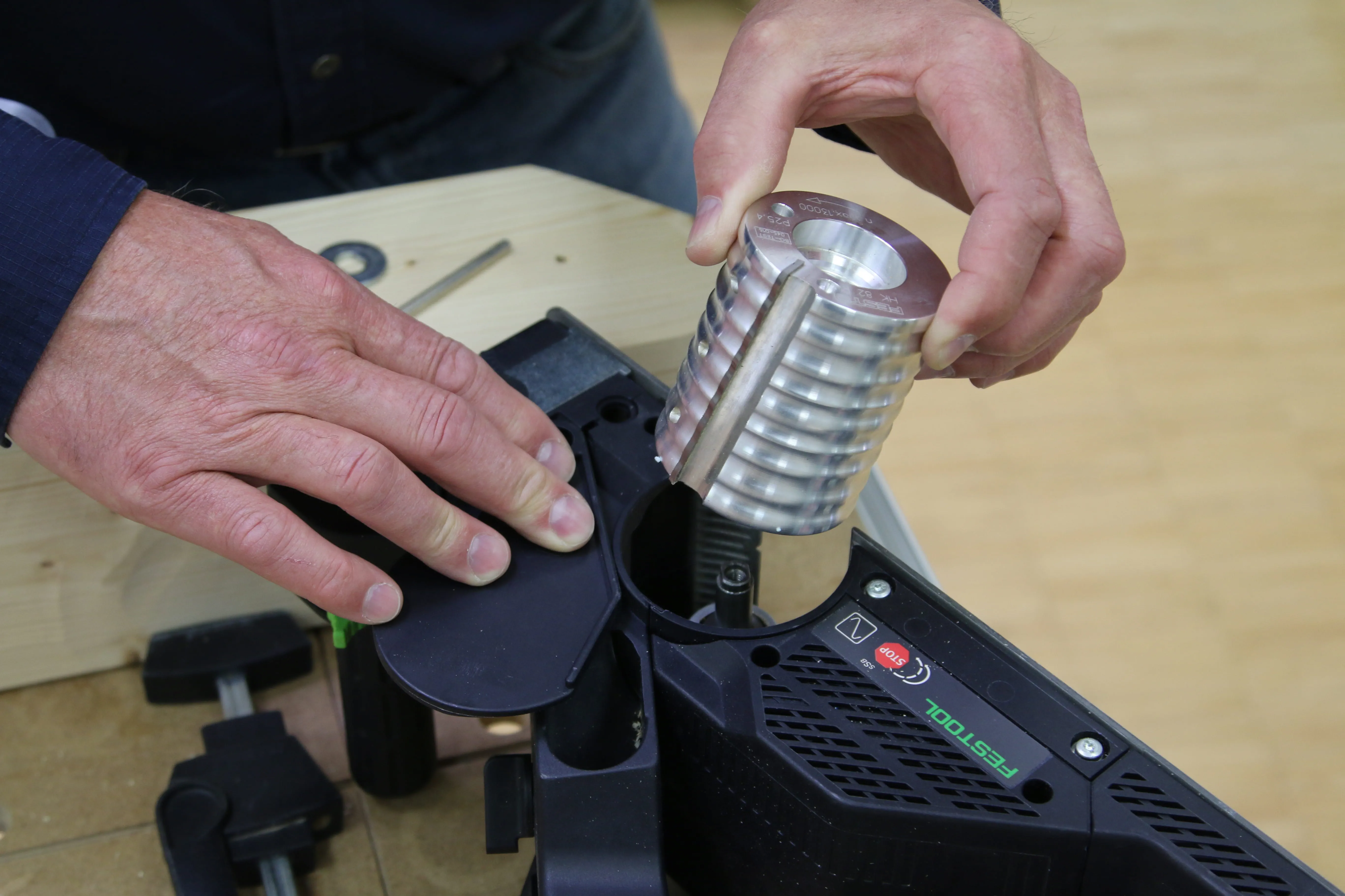 Inserting the rustic planing head