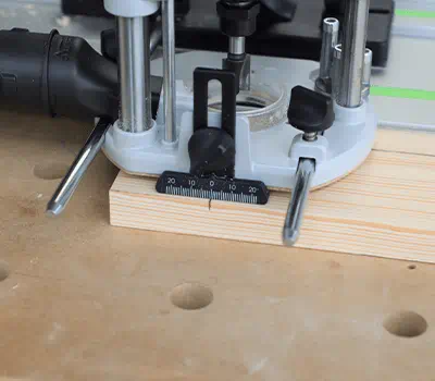 Routing a groove in wood » Guide to using the router