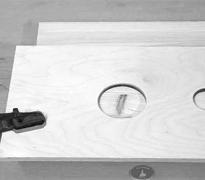 Reparación de agujeros centrados con respecto al nudo