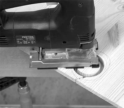 Recortado basto del resto con una caladora