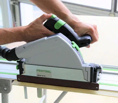 Corte de una placa de PRFV