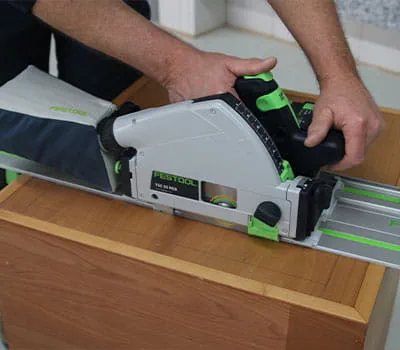 Plunge cut using the portable circular saw » Saw clean cutouts