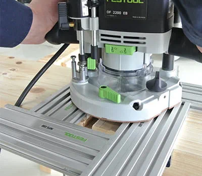 Setting the router depth