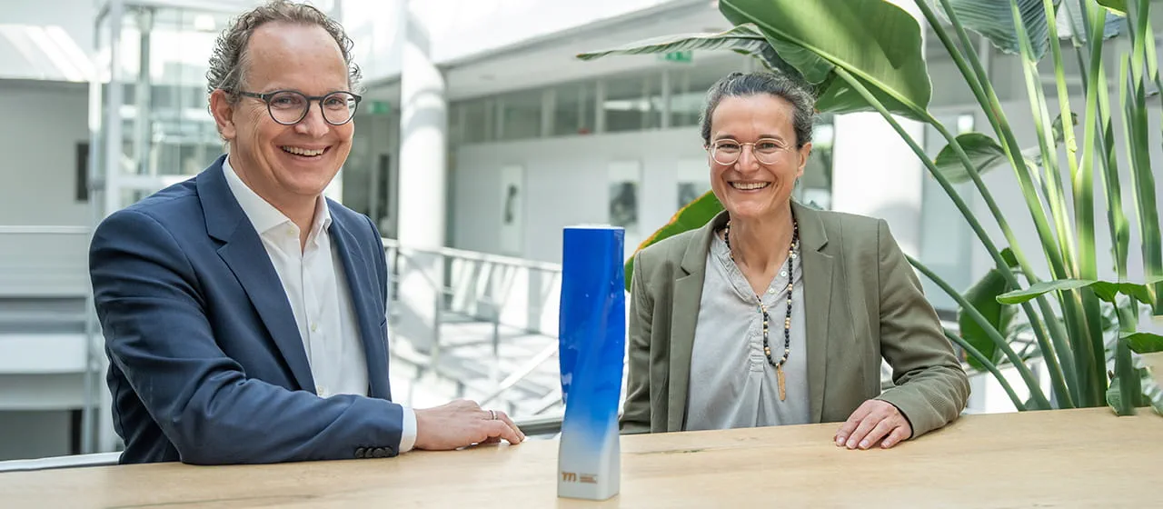 Barbara Austel and Sascha Menges with the "Brands of the Century" trophy